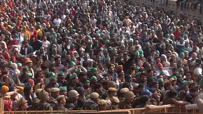 நாடாளுமன்றத்தை முற்றுகையிட முயன்ற விவசாயிகள் தடுத்து நிறுத்தம்!