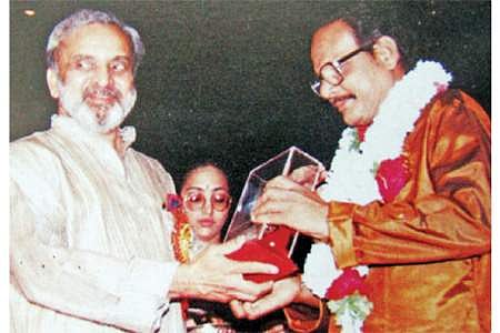 சாகித்ய அகாதெமி விருதை பெறுகிறார் எழுத்தாளர் பிரபஞ்சன். (1995)