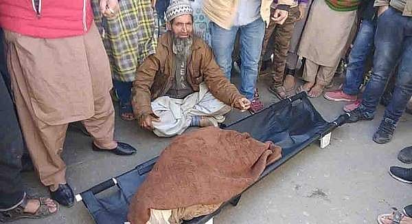 மகனது சடலத்துடன் சுல்தான்..