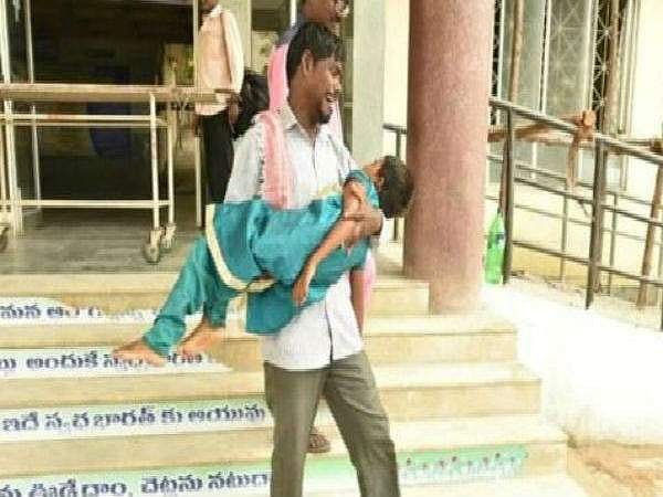 மகளின் சடலத்துடன் சம்பத்..