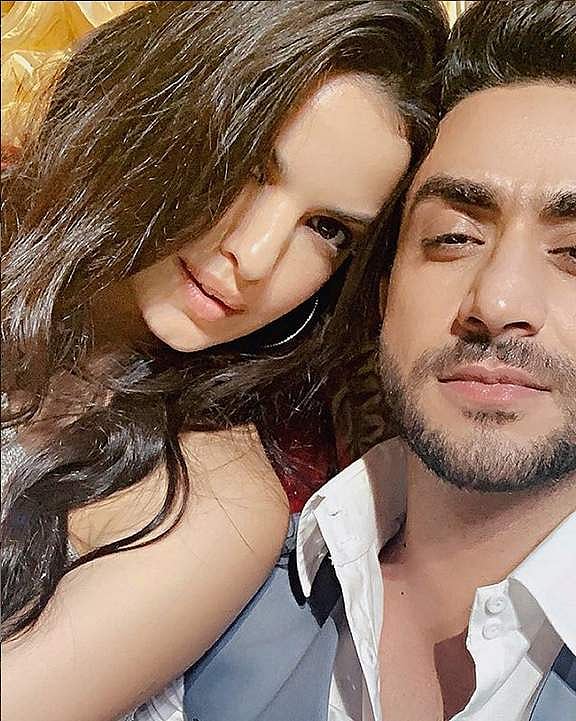 நடாஷா - அலி கோனி