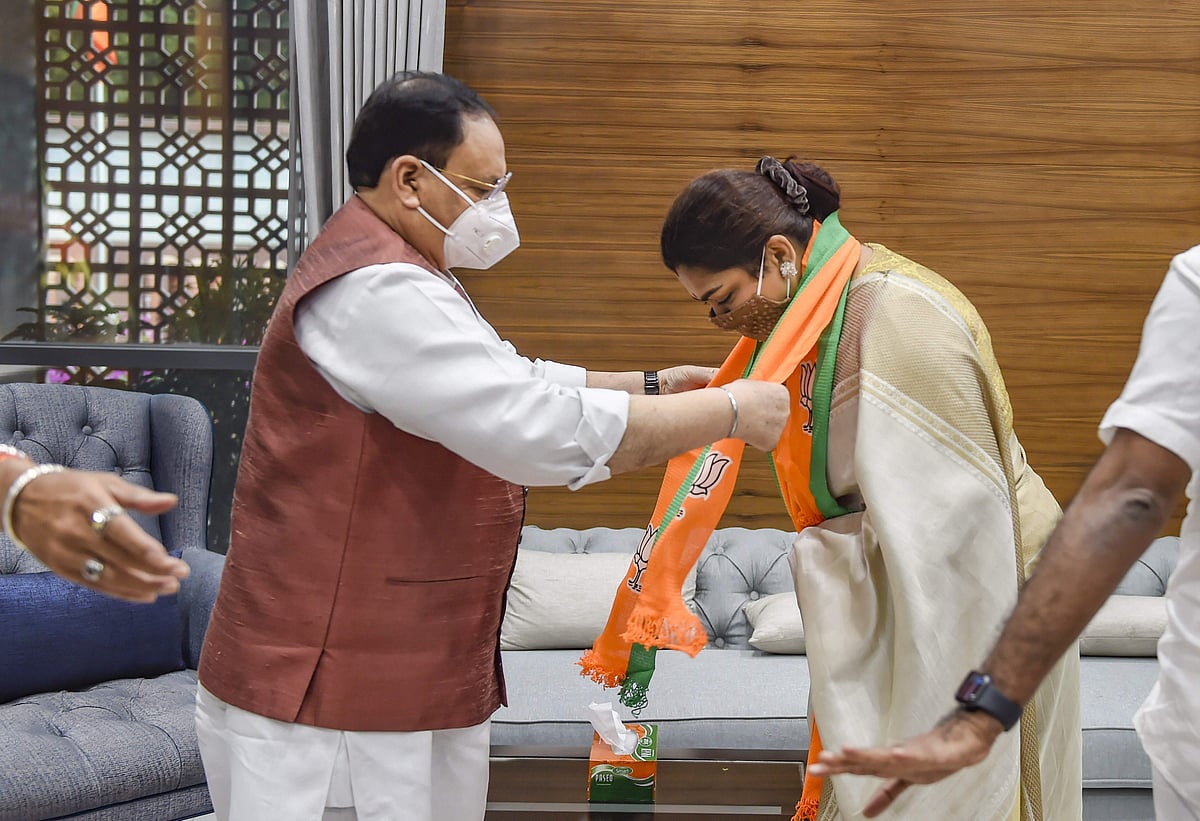 ஜே.பி.நட்டாவிடம் வாழ்த்து பெற்ற குஷ்பு