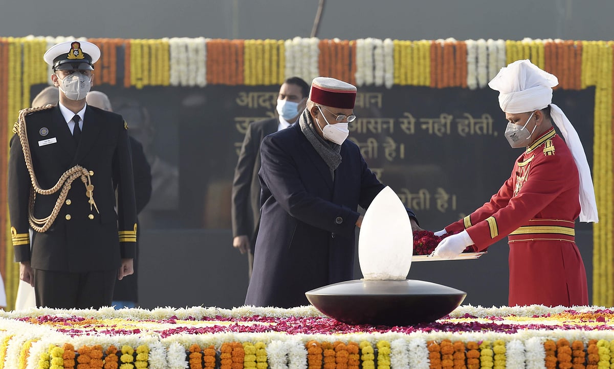 வாஜபேயி நினைவிடத்தில் மரியாதை செலுத்தும் குடியரசுத் தலைவர் ராம்நாத் கோவிந்த்