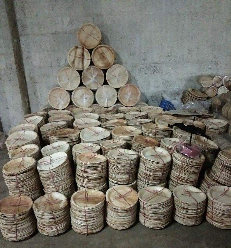 வாழப்பாடி அடுத்த படையாச்சியூர் கிராமத்தில் சேகரித்து வைக்கப்பட்டுள்ள பாக்கு மட்டைகள்