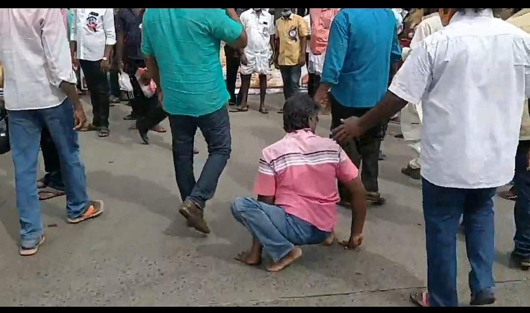 ஆர்ப்பாட்டத்தில் கலந்துகொண்ட மாற்றுத்திறனாளி