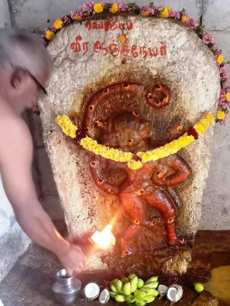 சங்ககிரி மலையில் 4வது மண்டபத்தில் உள்ள அருள்மிகு ஆஞ்சனேயர் சுவாமிக்கு செவ்வாய்க்கிழமை நடைபெற்ற  சிறப்பு பூஜைகள்.