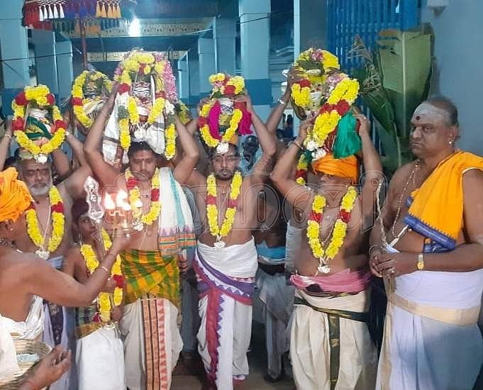 கோயில் கந்தன்குடி முருகன் கோயில் கும்பாபிஷேகத்தையொட்டி முதல் கால யாகசாலைப் பூஜைக்காக யாகசாலைப் பிரவேசம் நடைபெற்ற போது எடுத்த படம்.