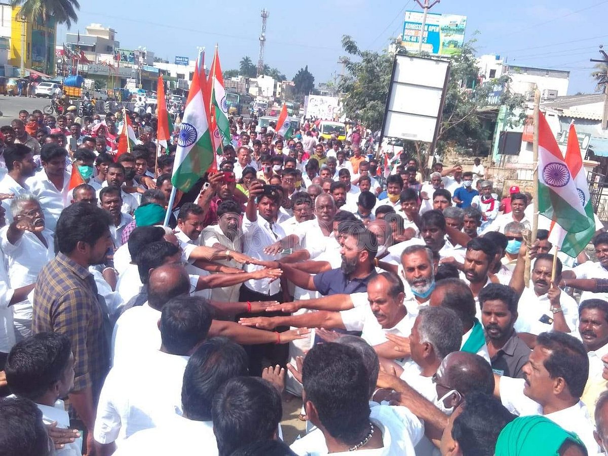 நிறைவாக உறுதிமொழி ஏற்று கலைந்து சென்ற குழுவினர்.