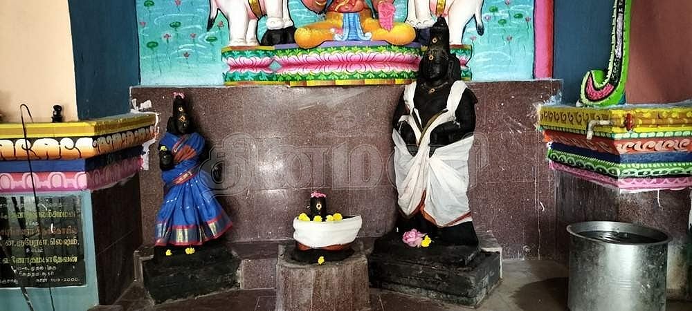 சிவபெருமானை தன் மனைவியுடன் வழிபடும் குபேரன்