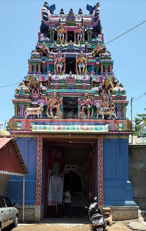கோயில் முகப்பில் உள்ள ராஜகோபுரம்