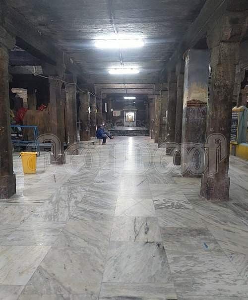 கோயிலின் பிரகாரம்