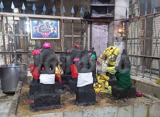 கோயிலிலுள்ள நவக்கிரகங்கள்