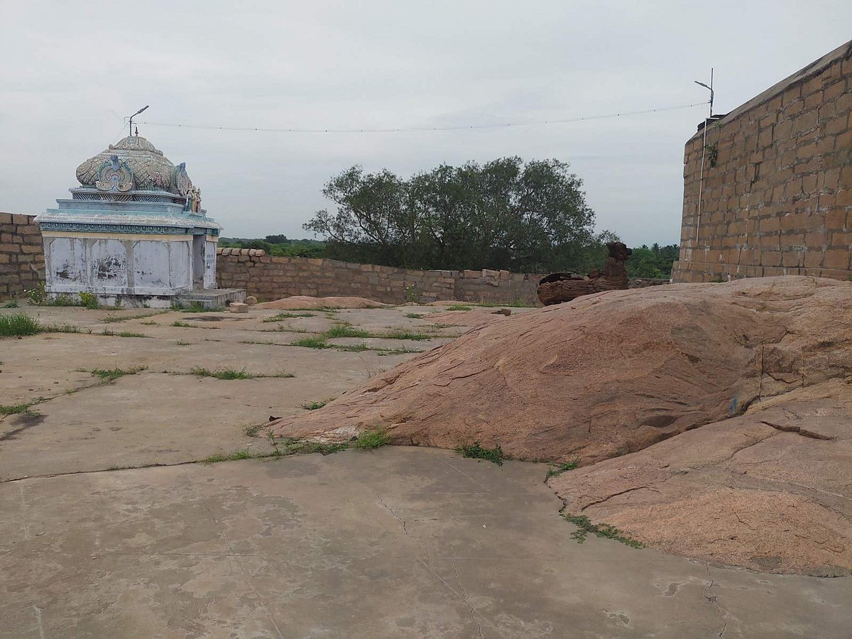 முருகப்பெருமான் சன்னதி கோபுரம்