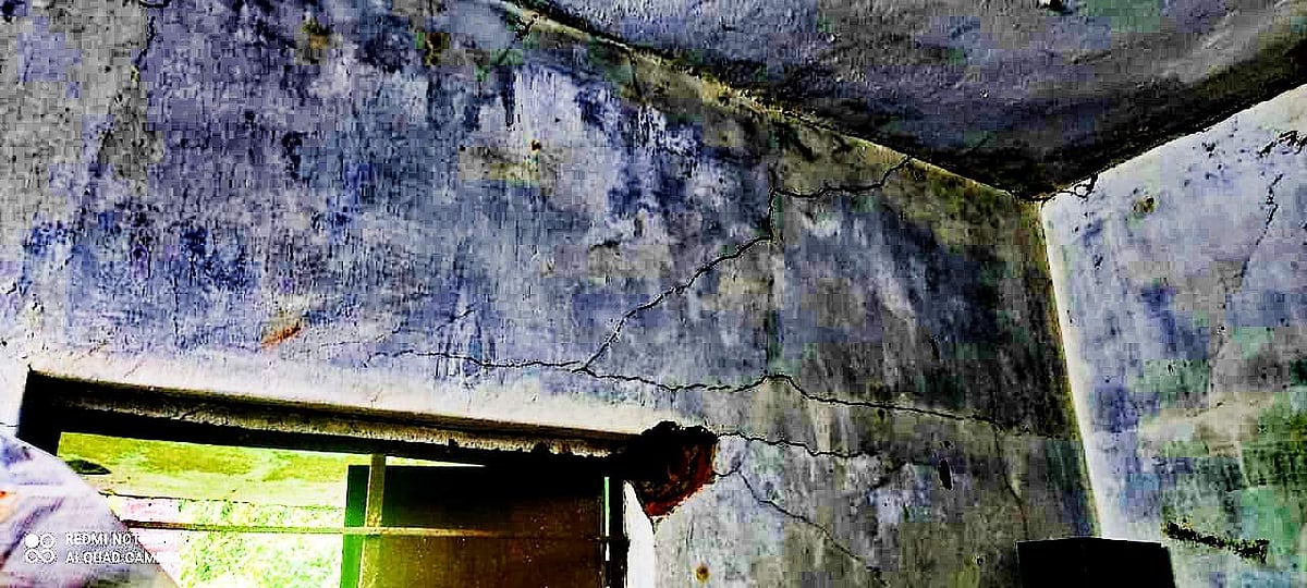 நன்னிலம் வட்டார குழந்தைகள் வளர்ச்சித் திட்ட அலுவலகத்தின் கட்டிடம் சேதமடைந்த ஒரு பகுதி