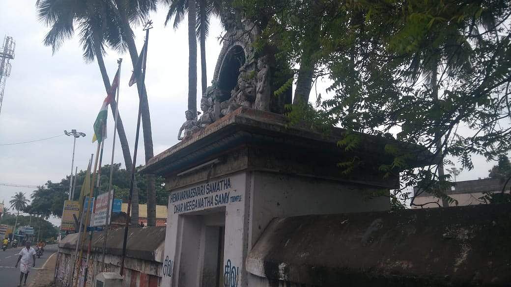 திருக்கோயில் தென்புற நுழைவு வாசல்