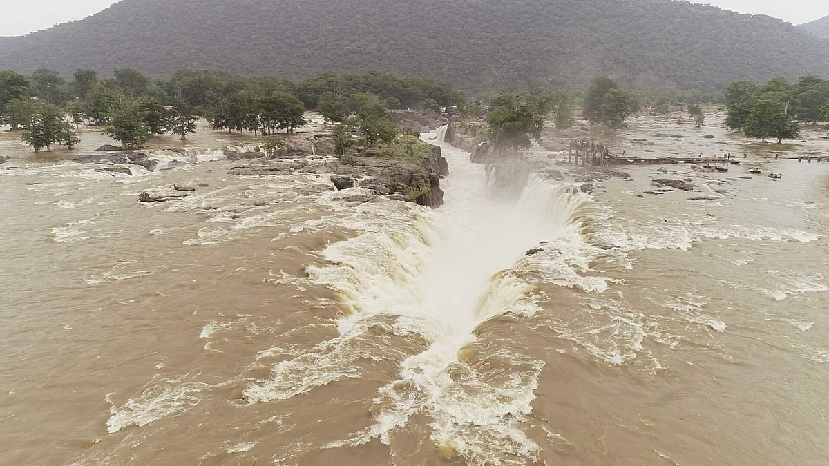 மழைக் காலத்தில் வெள்ளப்பெருக்கு
