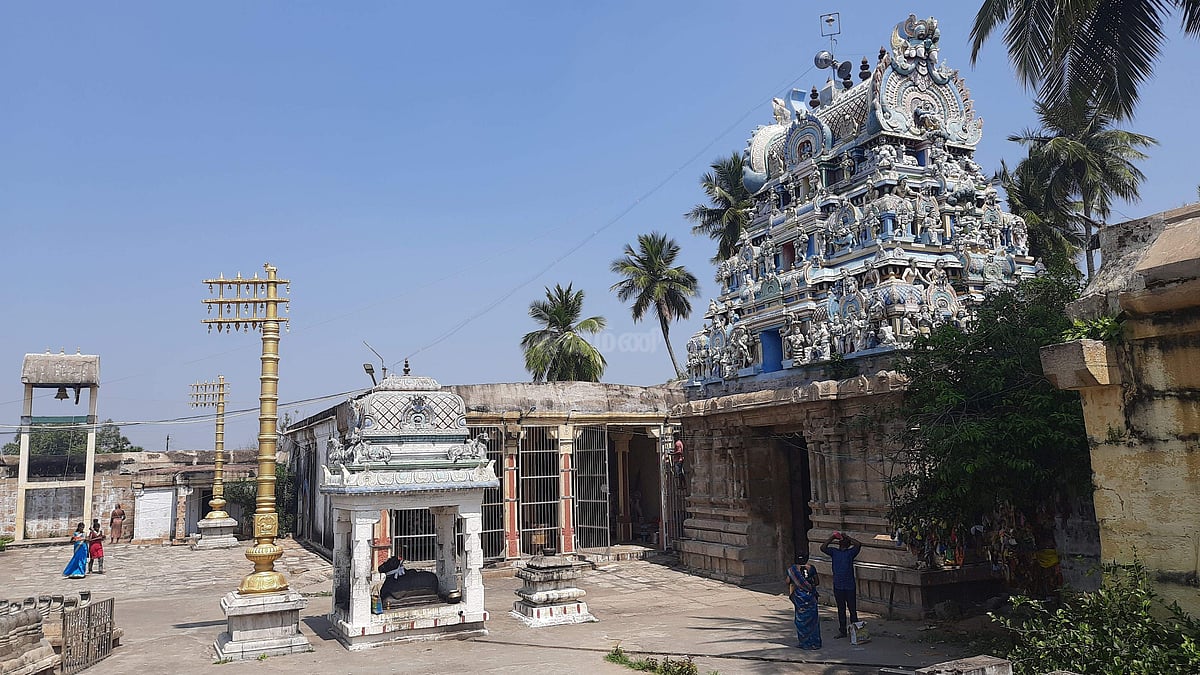 கோயிலின் வெளிப்பிரகாரம்