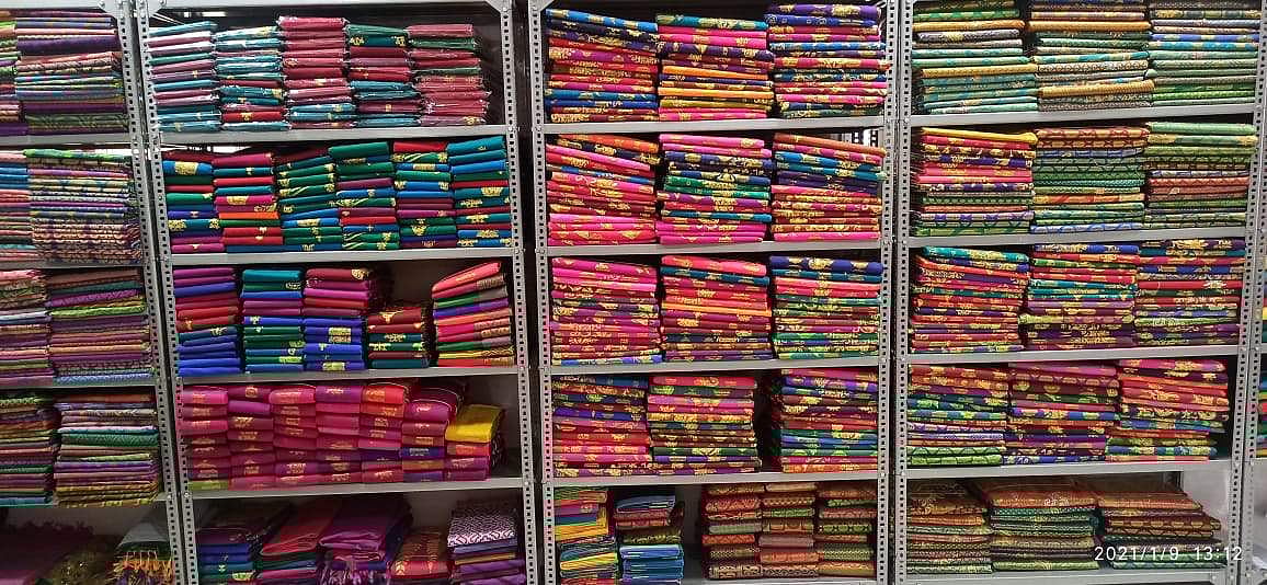 சேலம் வீரபாண்டி தொகுதிக்குட்பட்ட இளம்பிள்ளையில் நெய்யப்படும் கண்கவர் பேன்சி பட்டு சேலைகள்.