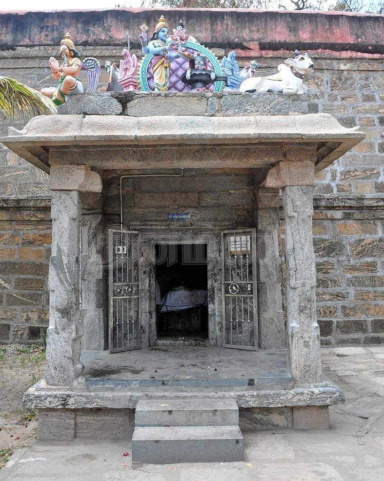 செந்தாமரைக் கண்ணன் சன்னதி