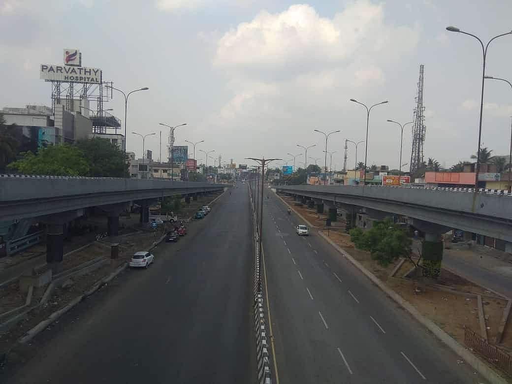 வாகனங்களின்றி காணப்படும் தாம்பரம் சாலை