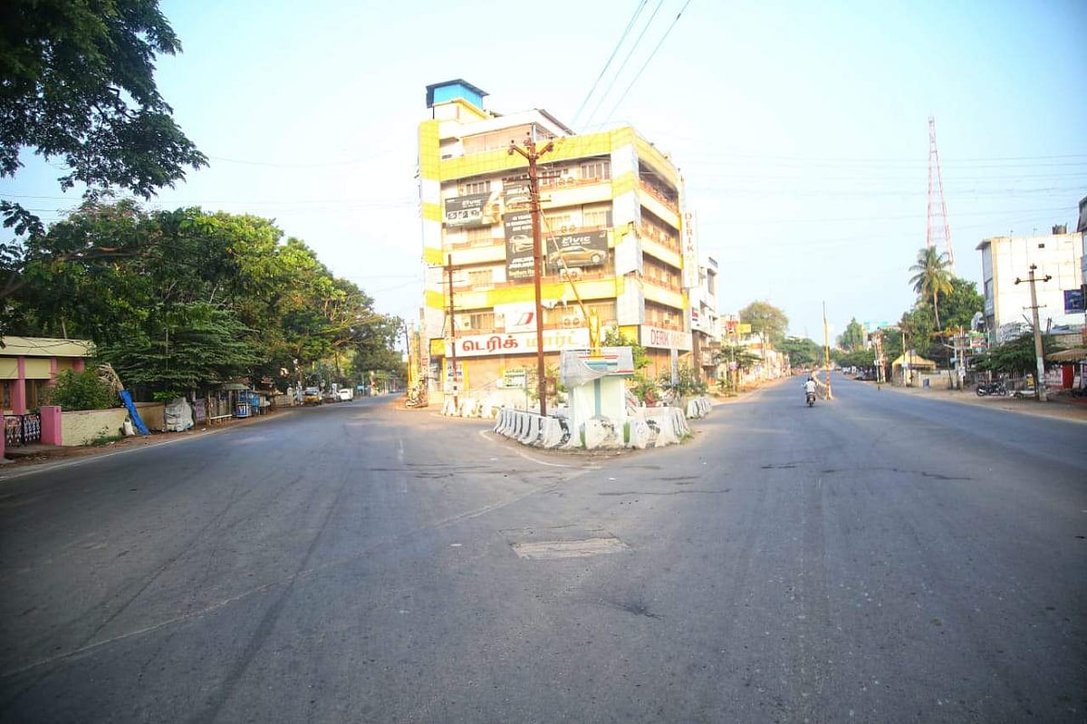 பொதுமுடக்கத்தால் வெறிச்சோடிய நாகர்கோவில் மாநகர சாலைகள்