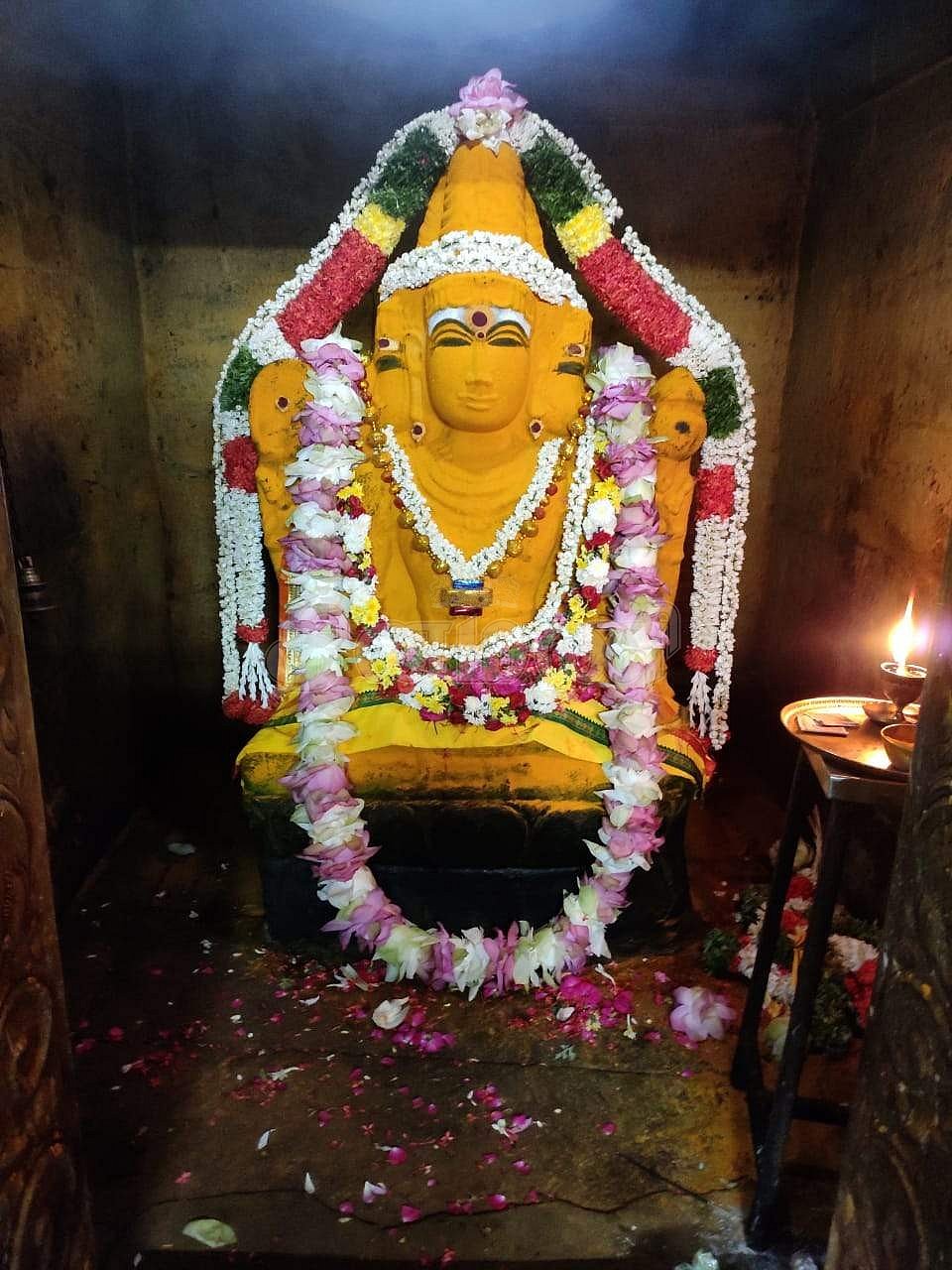 <strong> சிறப்பு அலங்காரத்தில் பிரம்மா</strong>