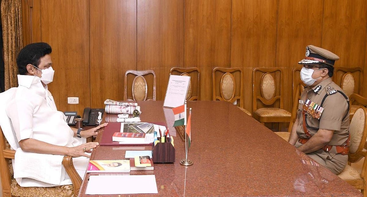 தமிழக முதல்வர் மு.க.ஸ்டாலினை சந்தித்த ஓய்வுபெற்ற டிஜிபி திரிபாதி