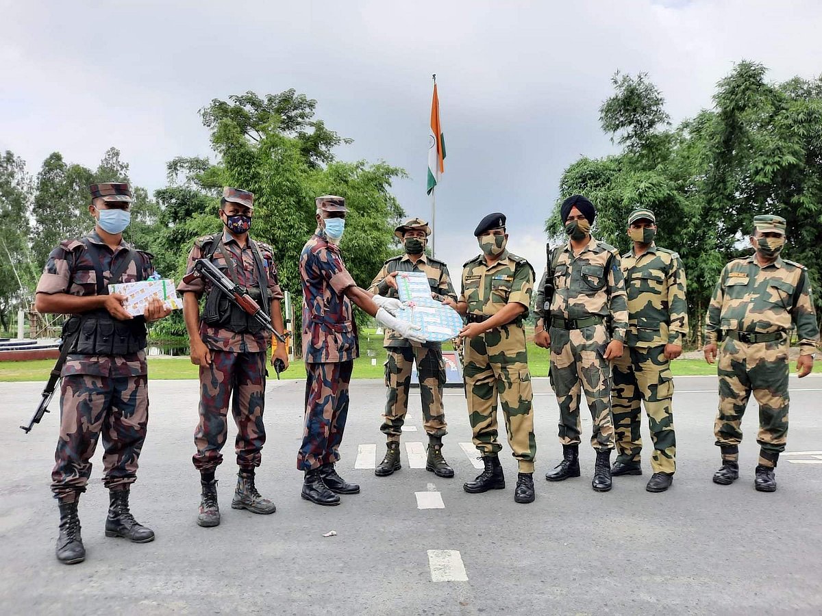 வங்கதேச-இந்திய பாதுகாப்புப் படையினர்