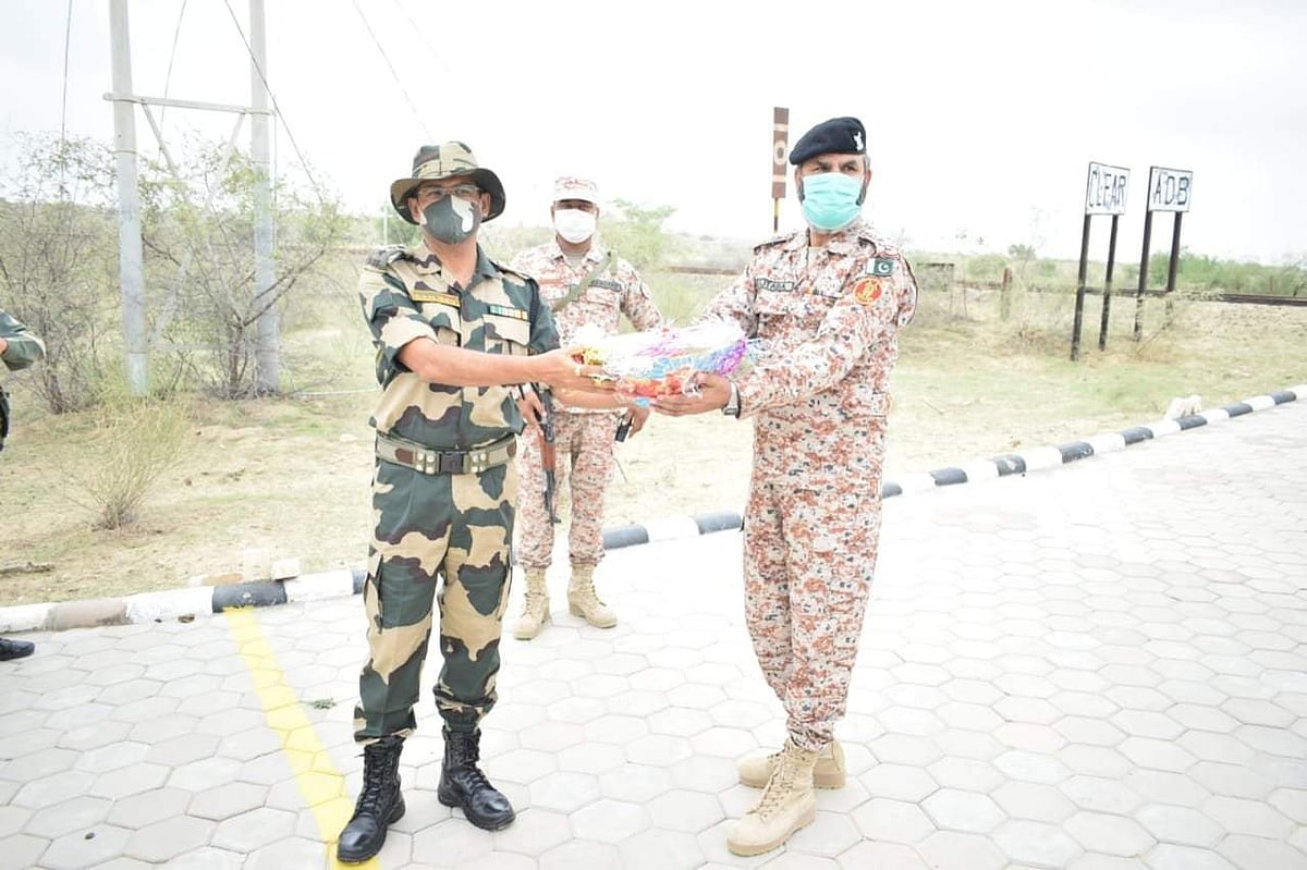 பாகிஸ்தான்-இந்திய பாதுகாப்புப் படையினர்