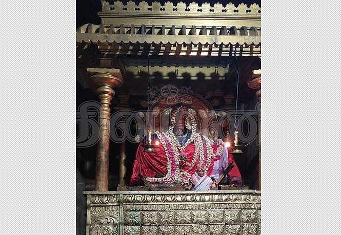 தியாகராஜர் நீலோத்பலாம்பாளுடன்