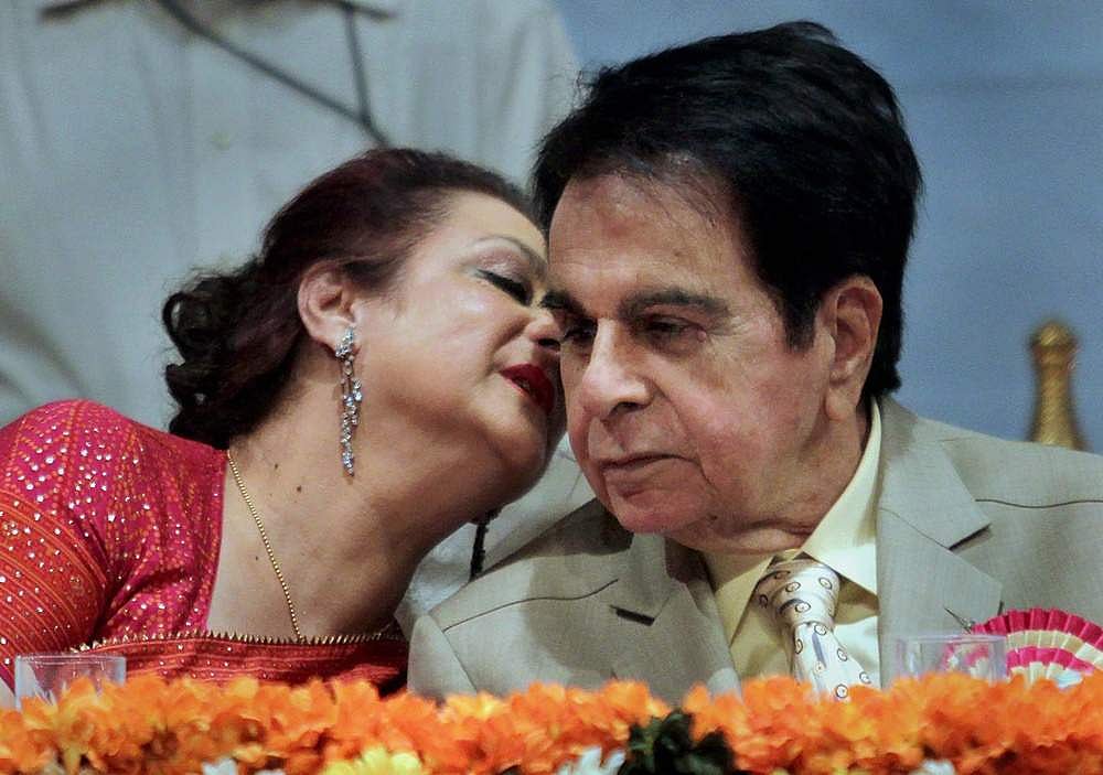 மனைவியுடன்...