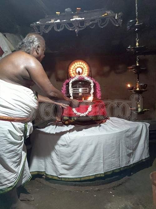நகர் அருள்மிகு அபரதீசுவரருக்கு தீபாராதனை