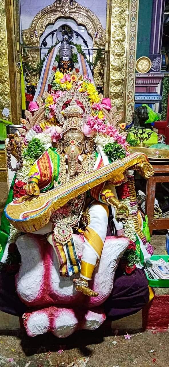 சங்கடகர சதுர்த்தி விழாவில் சரஸ்வதி கணபதி அலங்காரத்தில் எழுந்தருளிய உற்சவர் 