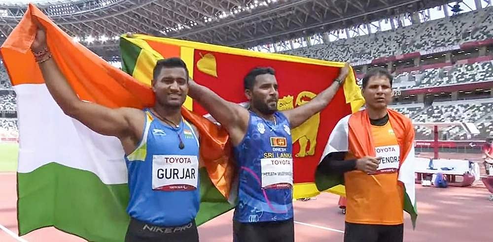 தேவேந்திரா, சுந்தர் சிங் குர்ஜார்