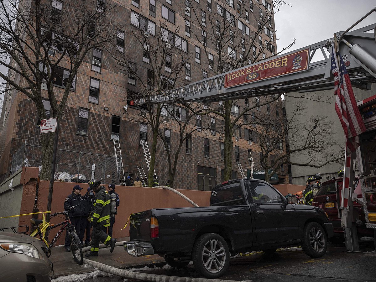 தீ விபத்திற்குள்ளான அடுக்குமாடி கட்டடம்