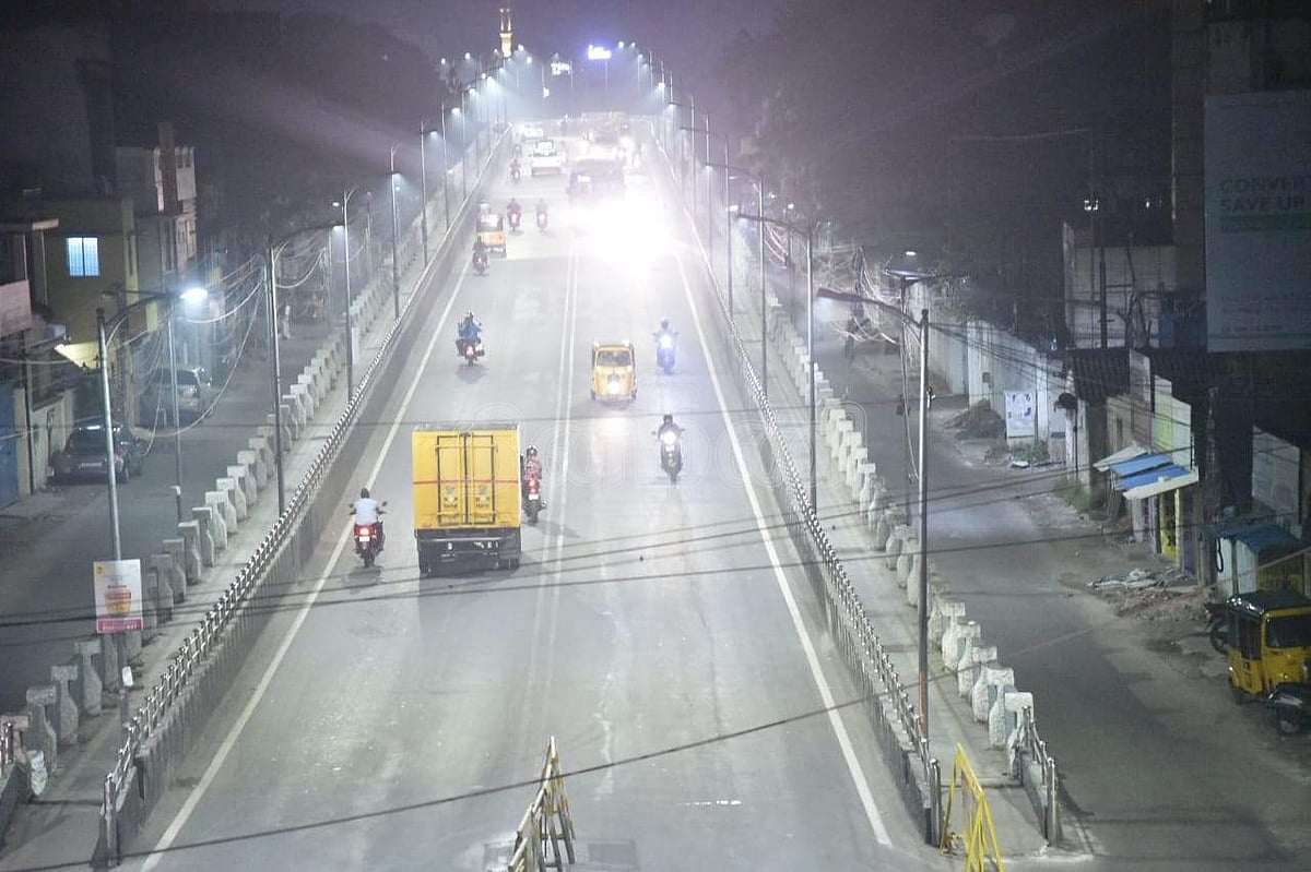 சென்னை சாலைகளில் சூழ்ந்த புகைமூட்டம் - நெல்சன் மாணிக்கம் சாலை.