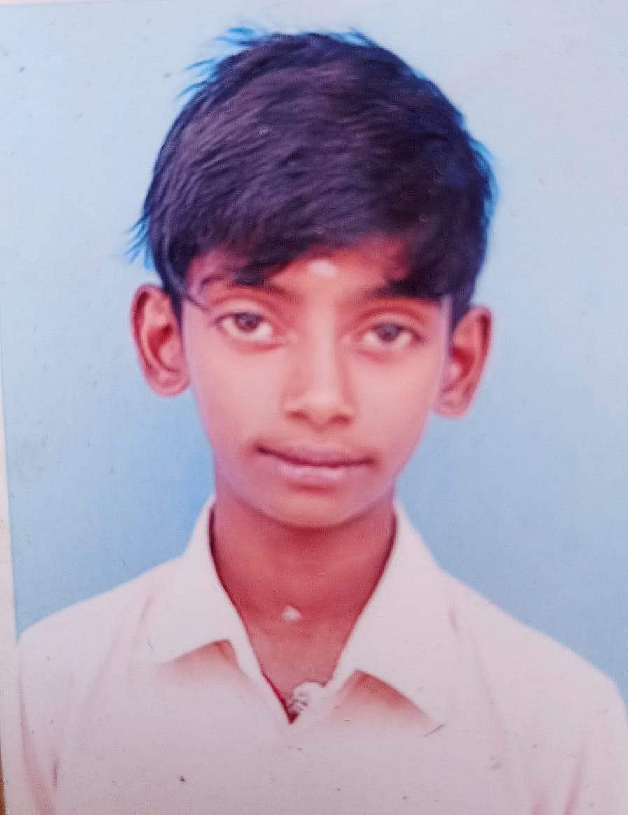 ஜல்லிக்கட்டில் உயிரிழந்த பாலமுருகன்(18)