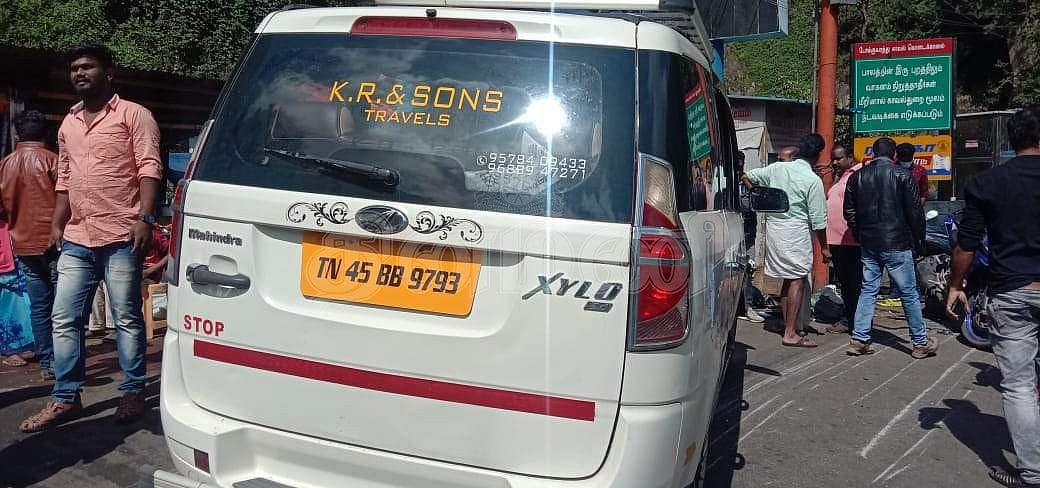 விபத்து ஏற்படுத்திய சுற்றுலா வாகனம்