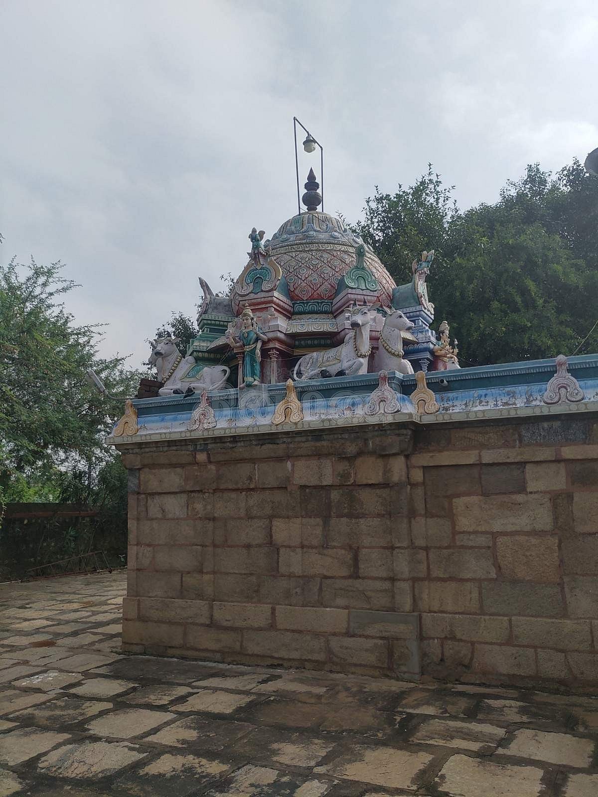 <strong>கோமளவள்ளி அம்மன் சன்னதி கோபுரம்</strong>