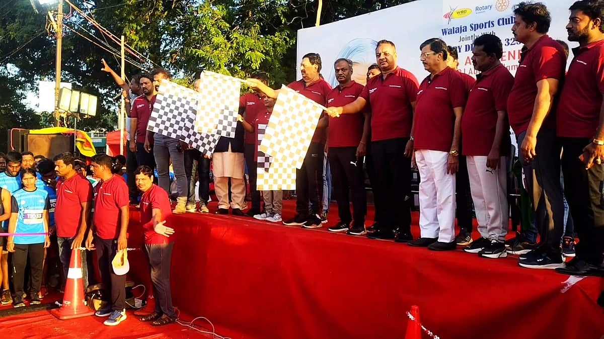 வாலாஜாவில் போதை விழிப்புணர்வு மாராத்தான் போட்டி, அமைச்சர்  ஆர்.காந்தி  கொடியசைத்து துவக்கி வைப்பு