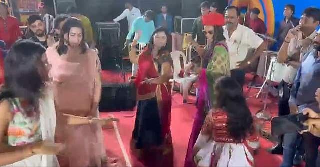 பாரம்பரிய நடனமாடி அசத்திய பி.வி.சிந்து