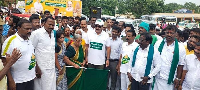 முதல் நாள் நடைப் பயணத்தை சனிக்கிழமை தொடங்கிய பாமக மாநிலத் தலைவர்அன்புமணி ராமதாஸ்.