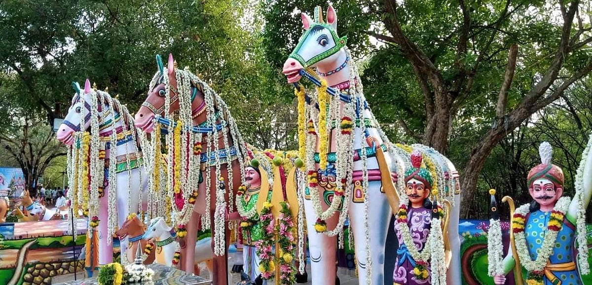 கும்பாபிஷேக விழாவில் பக்தர்களுக்கு அருள் பாலித்த அஞ்சலான் குட்டை முனியப்பன்.