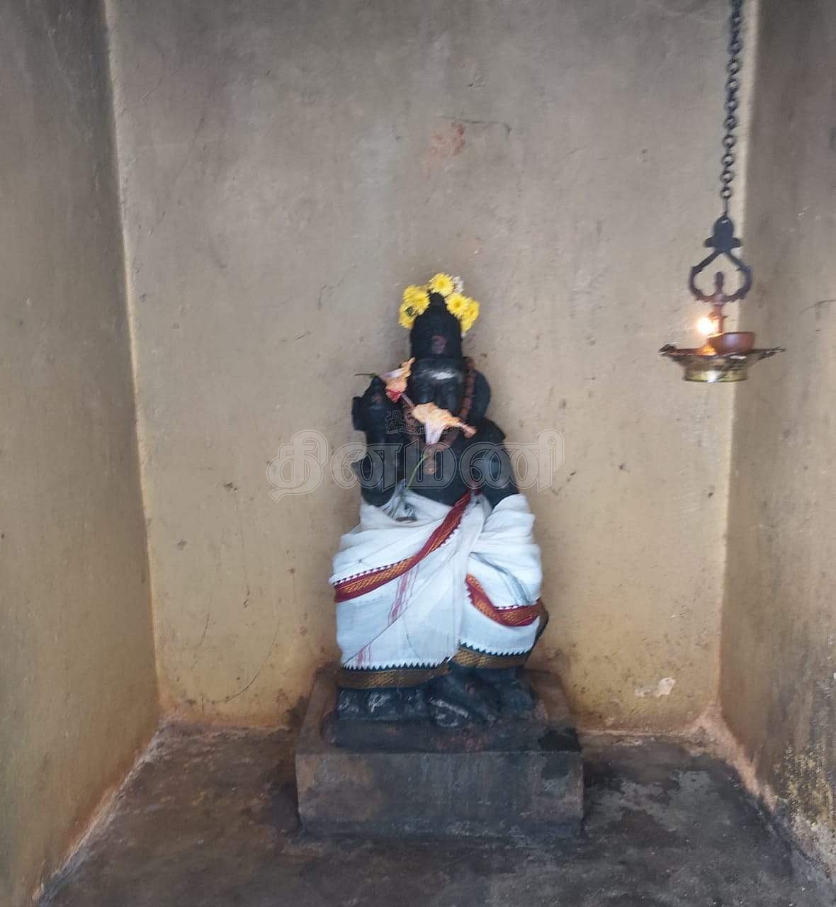 <strong>சண்டிகேசுவரர்</strong>