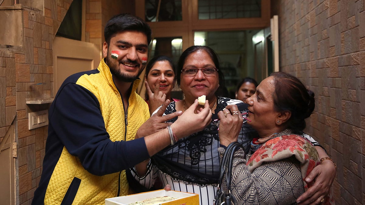 குடும்பத்தினருடன் மன்ஜோத் கல்ரா