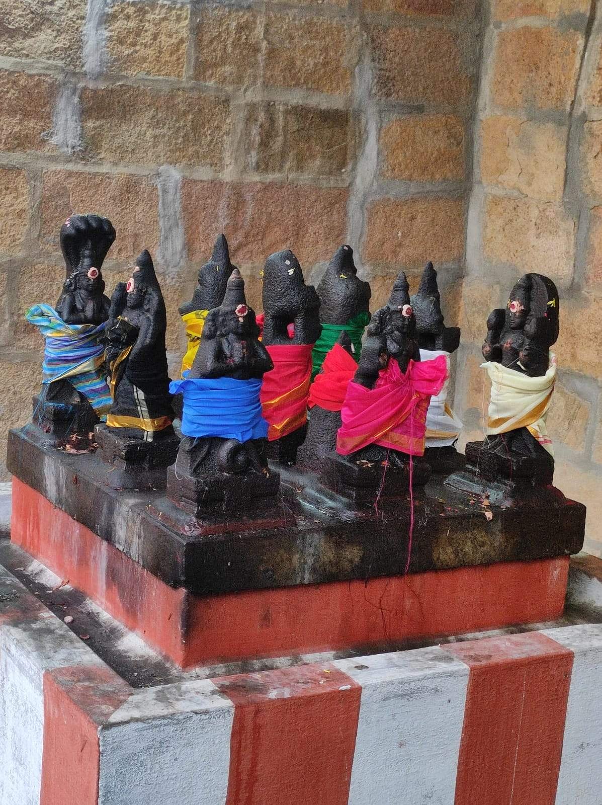 <strong>நவக்கிரக நாயகர்கள்</strong>