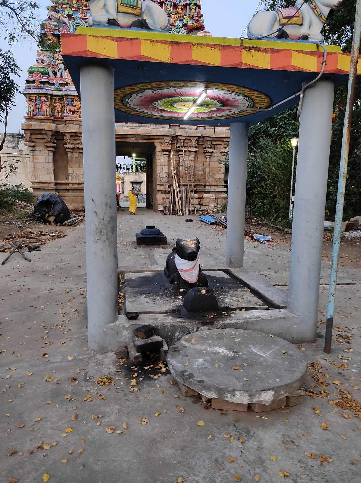 <strong> நந்தியெம்பெருமான் சன்னதி, பலிபீடம்</strong>