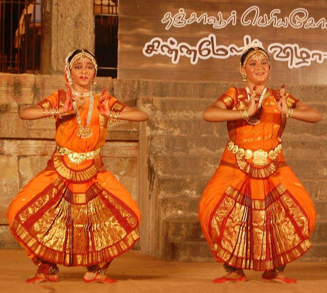 தஞ்சாவூர் பெரியகோயிலில் சித்திரைப் பெருவிழாவில் நிகழும் சின்ன மேள விழா