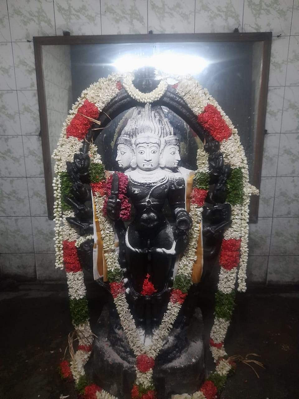 சிறப்பு அலங்காரத்தில் பஞ்சமுக பைரவர்