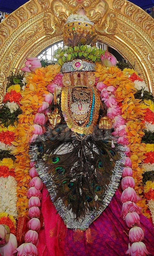 <strong>உற்சவர் அம்மன்</strong>